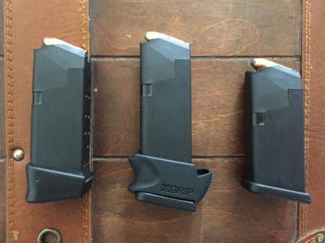 HOLA, vendo glock, 26, 4ª generación, guiada en A. calibre 9x19 mm.
La compre nueva en junio y tiene 25 10