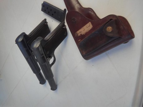 Hola, vendo dos pistolas astra 400 9 largo,una esta inutilizada la otra guiada con licencia f , en un 01