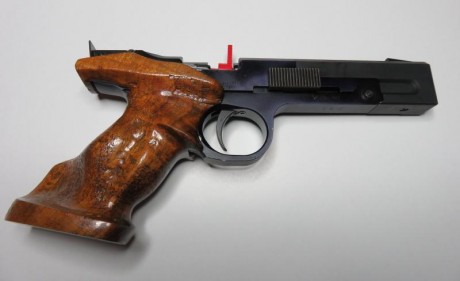Se vende FAS modelo 602, calibre .22
1 cargador.
Maletín de transporte, no original.
Precio 200€ 02