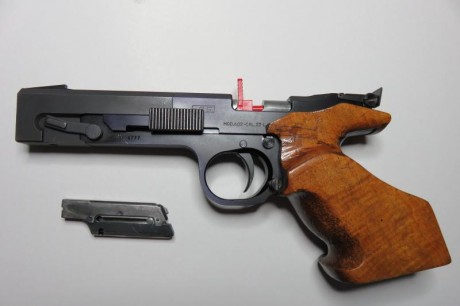 Se vende FAS modelo 602, calibre .22
1 cargador.
Maletín de transporte, no original.
Precio 200€ 00