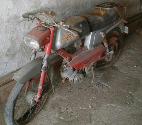 Vendo ciclomotor Peugeot.
Sin documentacion.
Ideal restaurar, piezas, decoracion
Se encuentra en Zaragoza.
65€ 01