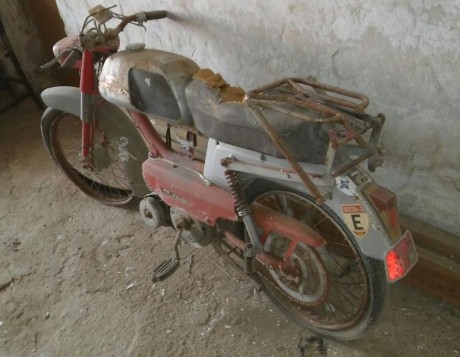 Vendo ciclomotor Peugeot.
Sin documentacion.
Ideal restaurar, piezas, decoracion
Se encuentra en Zaragoza.
65€ 00