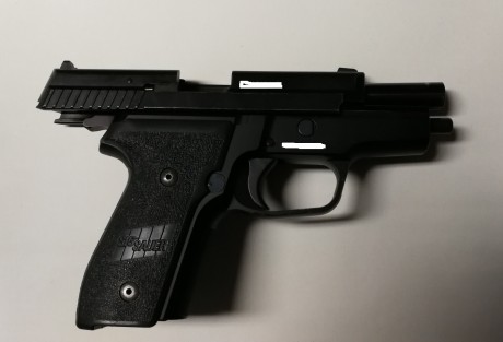 Se vende Sig Sauer P229 calibre 40SW, fabricación alemana, con tres cargadores sig, funda exterior de 00