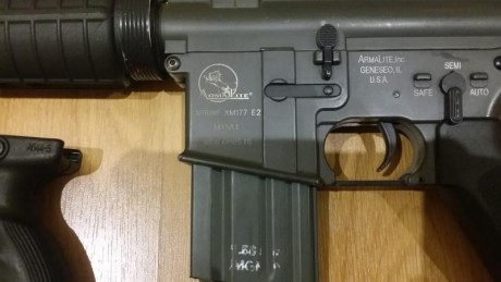 Replica de airsoft del XM177 fabricada por Classic Army. Fullmetal, usada solo para displays. Funciona 01