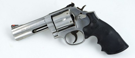 Hola,

Vendo mi CZ75B con Kit Kadett 22 en perfecto estado, con:

Cachas Madera + originales
2 + 2 Cargadores
Maletines 51