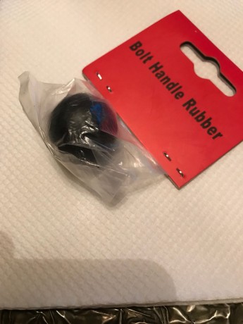 Bola de goma para cerrojo tipo Mauser, Remington o Ruger. De las que entran a presion no roscadas. 60