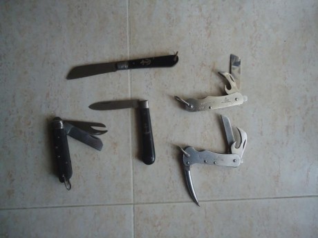 Vendo lote de navajas marineras, nuevas, solo una usada, 125 euros gastos de envío en península, por mensajería 02