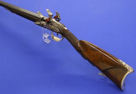 Voy a colocar unas fotos de un arma larga alemana de llave de mecha del siglo XVI. 70