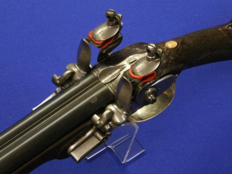 Voy a colocar unas fotos de un arma larga alemana de llave de mecha del siglo XVI. 92