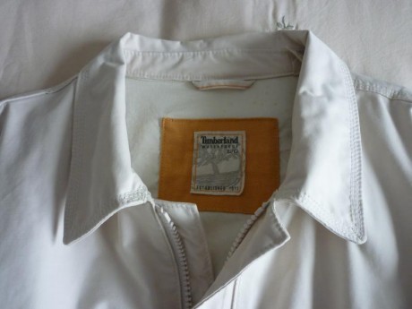 Cazadora Timberland waterproof (impermeable), color hueso y talla L , timberland talla grande, es una 01