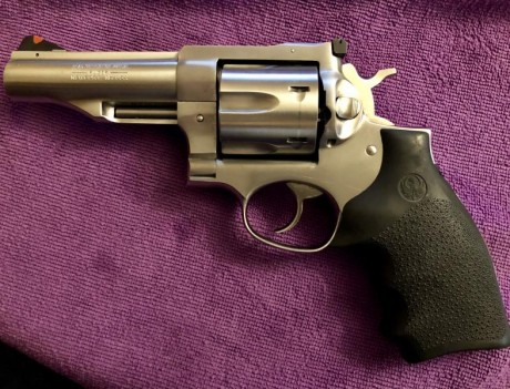 Se vende Ruger Redhawk 45 colt 5¨ en perfecto estado por poco uso al trabajar en el extranjero. Caja original, 02
