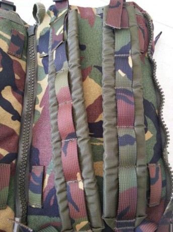 Vendo estos dos bosillos laterales de la mochila ALPINE LOWE STING, estan en perfecto estado y son dificiles 01