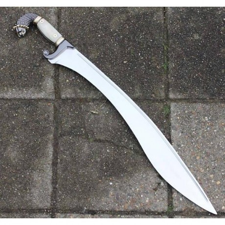 Buenas, vendo o CAMBIO POR PISTOLA PERCUSIÓN AVANCARGA (SEGÚN PRECIO...) varias espadas, lanzas, hachas, 20