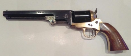 Hola a todos,

Pongo a la venta un revolver tipo Navy de la marca Euroarms en calibre .36. con cañón de 10