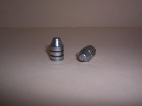 Puntas calibre 311/ 312/ 313 de 98 grains, wadcuter base hueca y dos ranuras de engrase. Calidad match.
Dispongo 10