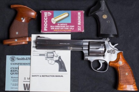 Vendo Smith&Wesson 686 cañon de 6 pulgadas en acero inox.
Estado impecable. Como nuevo.
Cachas originales 02