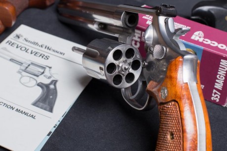 Vendo Smith&Wesson 686 cañon de 6 pulgadas en acero inox.
Estado impecable. Como nuevo.
Cachas originales 01