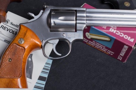 Vendo Smith&Wesson 686 cañon de 6 pulgadas en acero inox.
Estado impecable. Como nuevo.
Cachas originales 00