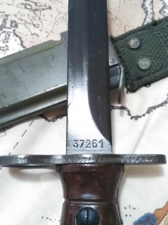 Buenas, vendo...
Bayoneta italiana en estado nueva correspondiente al fusil  producido por Beretta BM 10