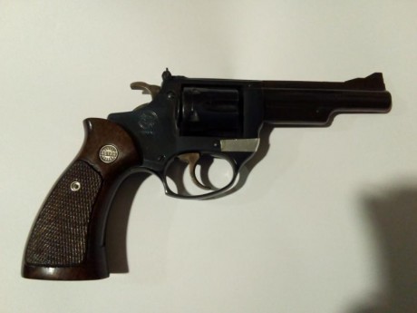 Antes de nada, presentarme. Saludos al foro y paso a lo que me ocupa.

Vendo revólver Astra Cadix cal 02