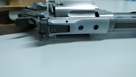 Revolver Smith & Wesson modelo 686 de  4 pulgadas  de calibre 357 magnum (y 38 especial para competición 02