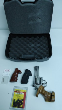 Revolver Smith & Wesson modelo 686 de  4 pulgadas  de calibre 357 magnum (y 38 especial para competición 00