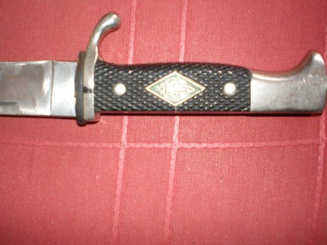 Hola buenas e encontrado este cuchillo en el "armario de los milagros"
Tiene el mismo patron 11