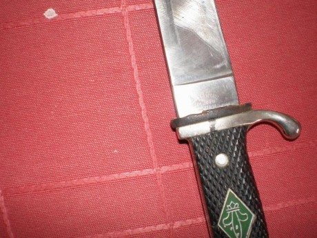 Hola buenas e encontrado este cuchillo en el "armario de los milagros"
Tiene el mismo patron 10