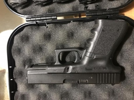 Hola vendo Glock 19 generacion 3. Tiene montados varios accesorios para suavizar el diaparador , desconector 10