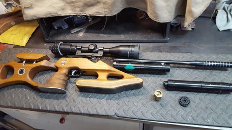 Vendo HW100 muy compacta cañón de 40cm, calibre 4,5 culata customizada de cerezo ideal para HFT, cantonera 00