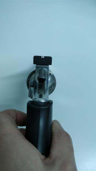 Revolver Smith & Wesson modelo 686 de  4 pulgadas  de calibre 357 magnum (y 38 especial para competición 40