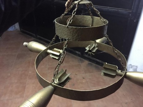 Se vende lampara totalmente artesanal, realizada con granadas de mortero de 60 mm. 70€, envío a parte. 00