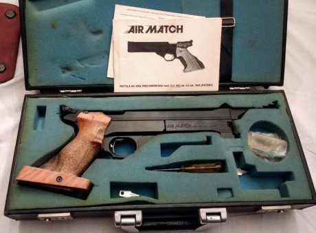 Vendo pistola Air Match modelo 400, calibre 4'5. Tiene maletín libro y útiles de limpieza. Se puede ver 02