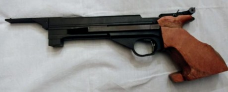 Vendo pistola Air Match modelo 400, calibre 4'5. Tiene maletín libro y útiles de limpieza. Se puede ver 01