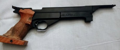 Vendo pistola Air Match modelo 400, calibre 4'5. Tiene maletín libro y útiles de limpieza. Se puede ver 00