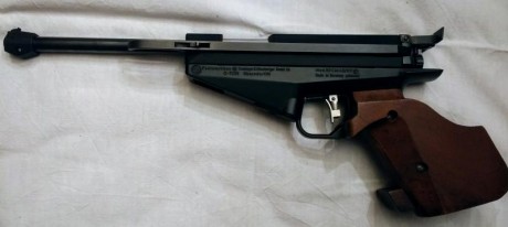 Se vende Feinkwerbau modelo 90, calibre 4.5, tiene maletín. Se pueden ver y probar en Lugo.
200 euros 01