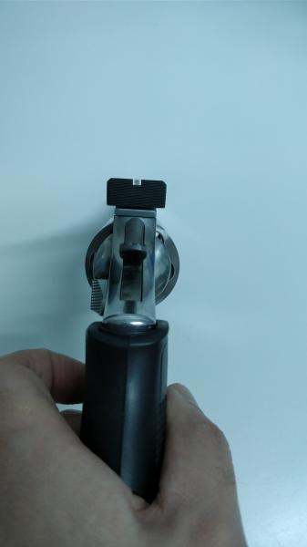 Revolver  Smith & Wesson modelo 686 de 4 pulgadas de calibre 357 magnum (y 38 especial para competición 12