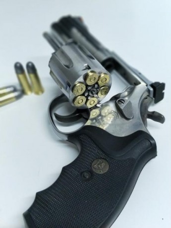 Revolver  Smith & Wesson modelo 686 de 4 pulgadas de calibre 357 magnum (y 38 especial para competición 11