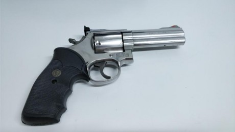 Revolver  Smith & Wesson modelo 686 de 4 pulgadas de calibre 357 magnum (y 38 especial para competición 10
