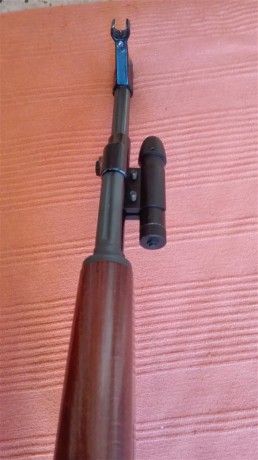 Ésta no quería venderla, pero hay que hacer caja.
Es una copia del AK-47 en 22lr, seguramente la copia 121