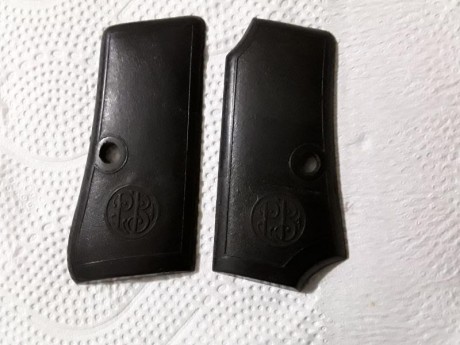  20171218_192541.jpg 
Cachas originales para Beretta 1934 ó 1935,  estaban montadas en una 1934 fabricada 00