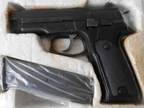 PISTOLA EN MUY BUEN ESTADO.
DOS CARGADORES. POCOS DISPAROS.
LICENCIA GUIADA TIPO A. 
150 EUROS, PORTES 01