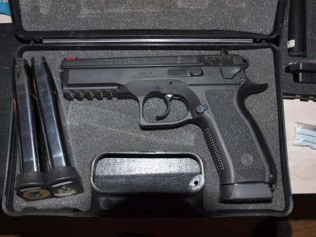 Hola, vendo CZ SP 01 PHAMTOM de 9 m/m, hace tiempo que la tengo en la caja fuerte y creo que alguien la 01