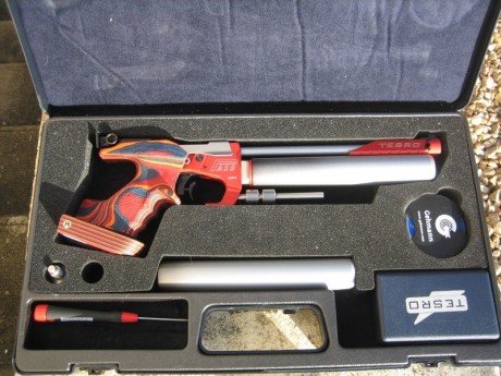 Hola compañeros, busco pistola de competición a 10 mts, tipo a WALTHER LP300(pongo foto), steyr lp10, 50