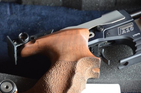 Hola a todos,

Por cambio de disciplina, vendo pistola tiro olimpico 10 mts. Tesro PA-10-2.
Empuñadura 10