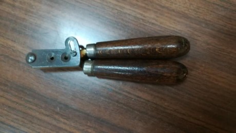 Hola compañeros, pongo a la venta una turquesa de 2 cavidades, una bola y la la otra ojival, no entiendo 01