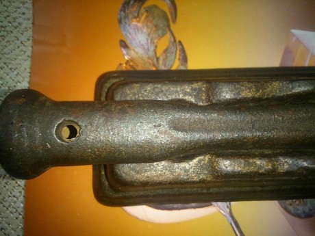 Hola. Vendo cañón con plataforma de base maciza de hierro fundido cuya finalidad no tengo ni idea. El 01