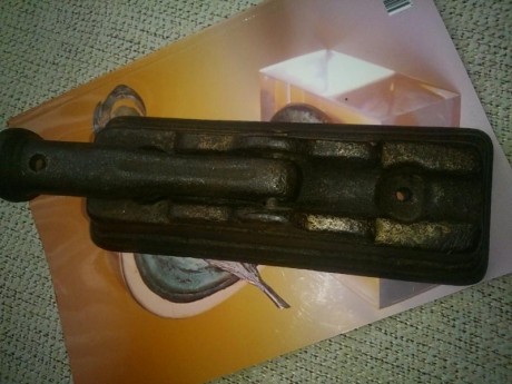 Hola. Vendo cañón con plataforma de base maciza de hierro fundido cuya finalidad no tengo ni idea. El 10
