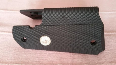Hola a todos

Vendo unas cachas prácticamente nuevas, marca Colt. Estaban montadas en una pistola SPS 01