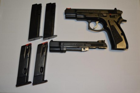 Vendo pistola CZ 75B, 9mm con dos cargadores y kit de conversion a 22. 01
